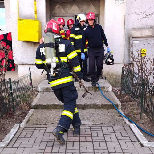 Incendiu la un bloc din Botoșani: Proprietara a fost evacuată în siguranță