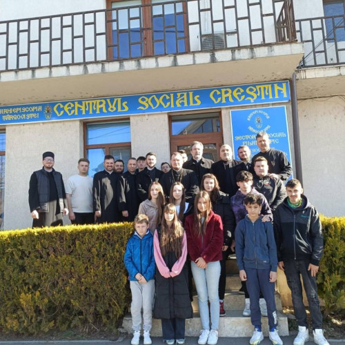 Preoții din Protoieria Târgoviște Sud donează un uscător de rufe pentru un centru social