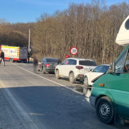 Trei persoane, inclusiv un bebeluș, rănite într-un accident la Călugăreni