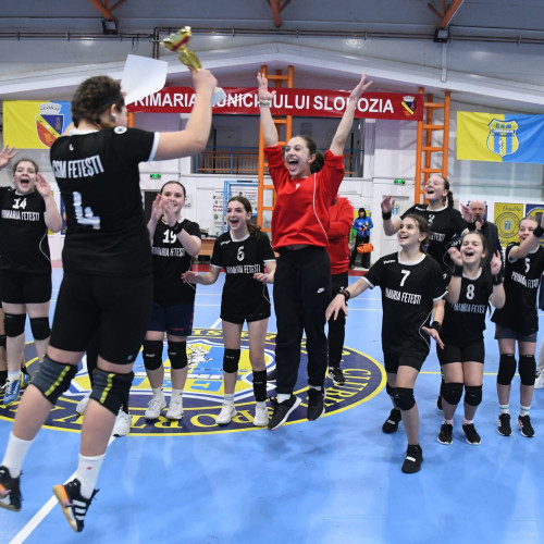 CSM Fetesti câștigă titlul de campioană judeteană la handbal junioare 4