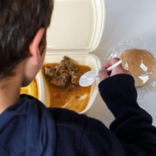 Ministerul Sănătății interzice alimentele nesănătoase în școlile din România