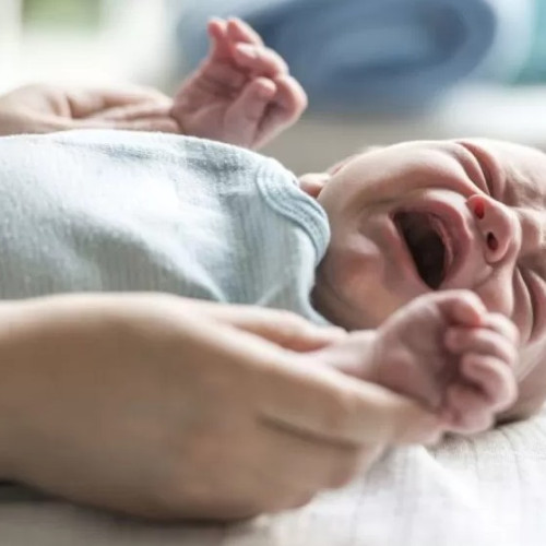 Doi bebeluși din Botoșani, salvați de autorități din cauza unei boli grave