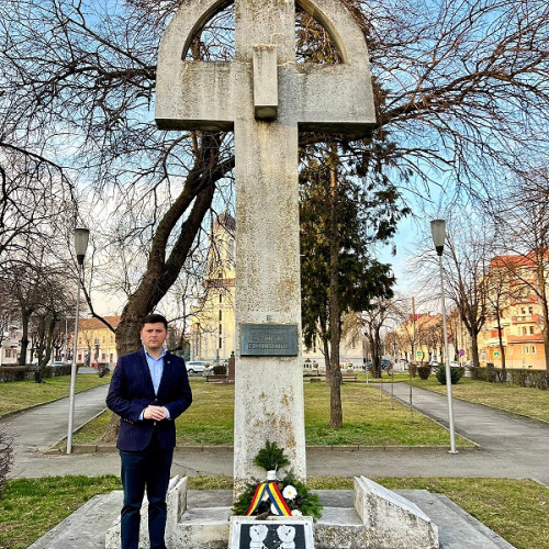 Deputatul Adrian Cozma depune jerbă de flori pentru victimele comunismului