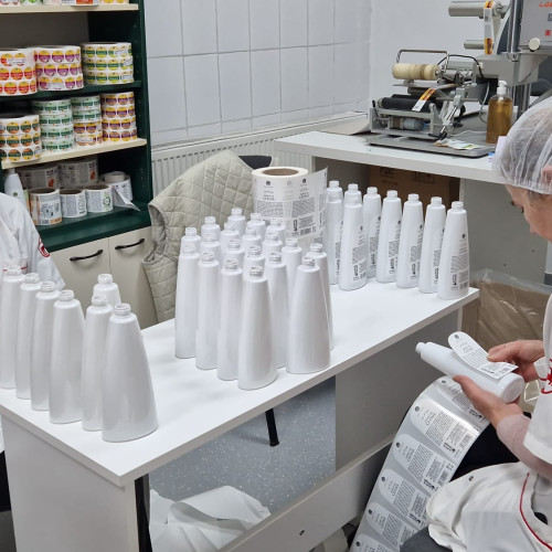 O firmă din Botoșani produce cosmetice pentru întreaga lume