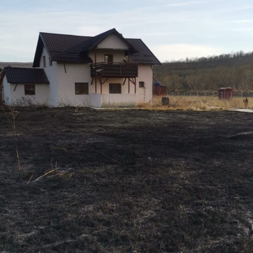 Pompierii din Botoșani au intervenit pentru stingerea incendiilor