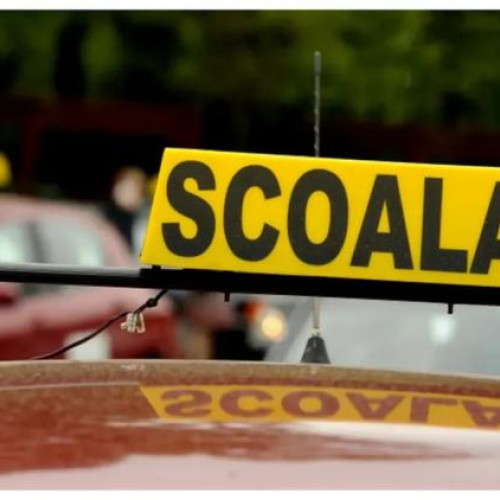 Cetățean din Cluj-Napoca cere interzicerea școlilor de șoferi în orele de vârf