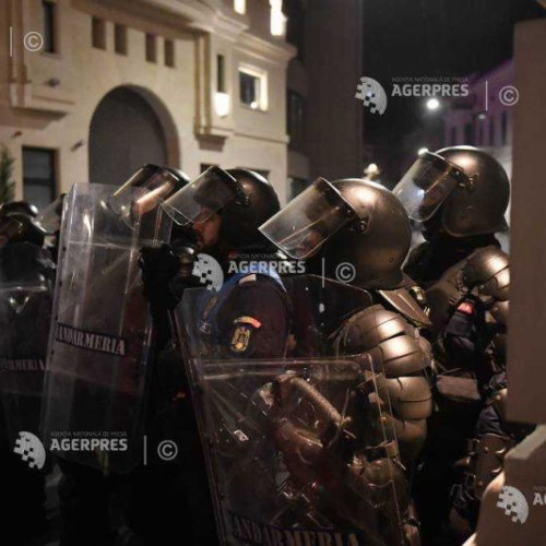 13 jandarmi răniți în urma violențelor de la proteste