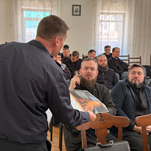 Siguranta comunitatilor, prioritate discutata de pompierii botosaneni si preoti