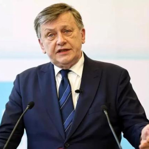 Crin Antonescu a strâns 35.000 de semnături în Cluj pentru alegerile prezidențiale