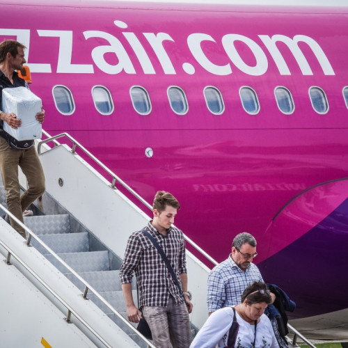 Wizz Air va elimina plățile în numerar de la bord începând cu 1 aprilie 2025