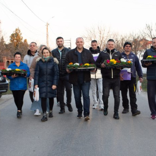 Primarul Gabriel Dumanica a oferit cadouri femeilor din Afumati de 8 Martie