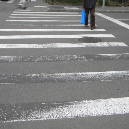 Residentii de pe strada Mehedinti atrag atenția asupra trecerii de pietoni