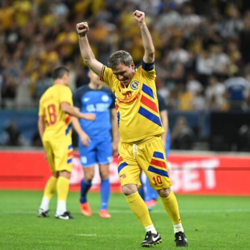 Ilie Bolojan îl decorează pe Gheorghe Hagi cu Ordinul Național "Steaua României"