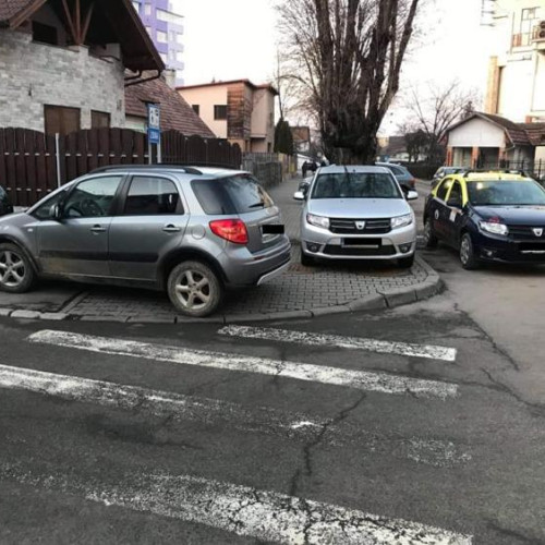 Clujenii cer măsuri împotriva parcărilor ilegale pe trotuare