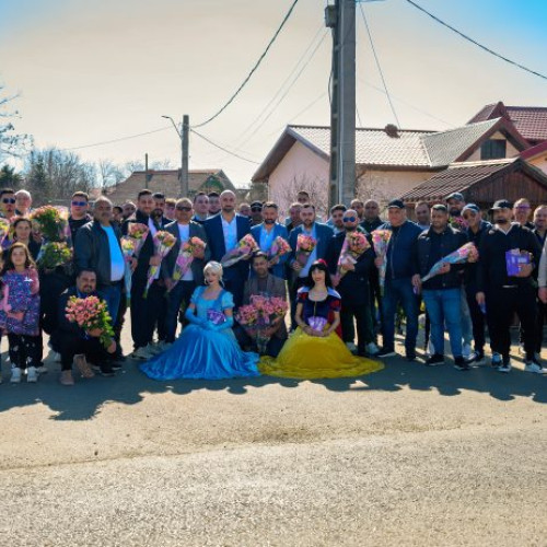 Primăria Ștefăneștii de Jos celebrează ziua femeii cu flori și recunoștință