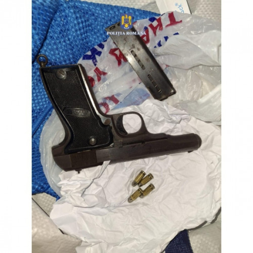 Bărbat din Galați reținut de polițiștii din București pentru deținerea ilegală a unei arme