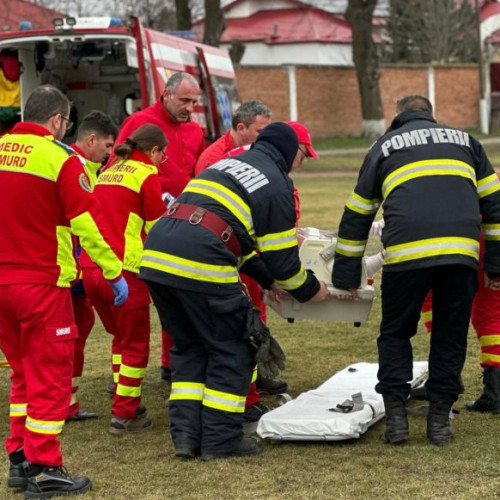 Bebelus în stare gravă transferat la spitalul din Iași