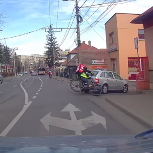 Accident între un biciclist și un șofer pe străzile din oraș