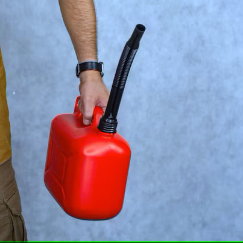 Incident la Poliția Petroșani: un bărbat amenință că își va incendia mașina