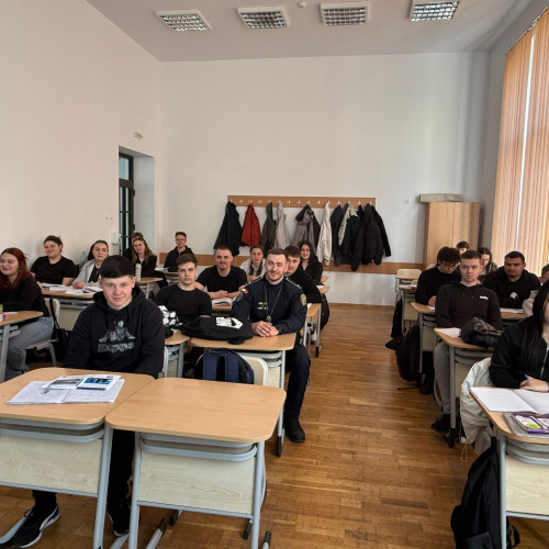 Politist din Botoșani revine la școală pentru a inspira tinerii