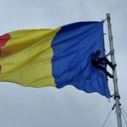 Schimbare de drapel pe Muntele Tampa din Brasov