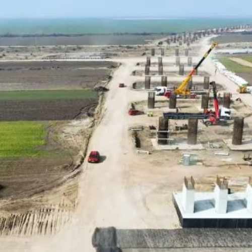 Muncitorii de la UMB lucrează intens la autostrada Focșani-Bacău