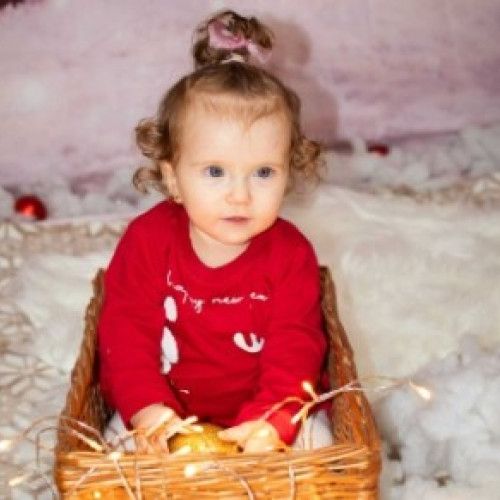 O fetiță de 11 luni are nevoie de ajutor pentru o operație urgentă