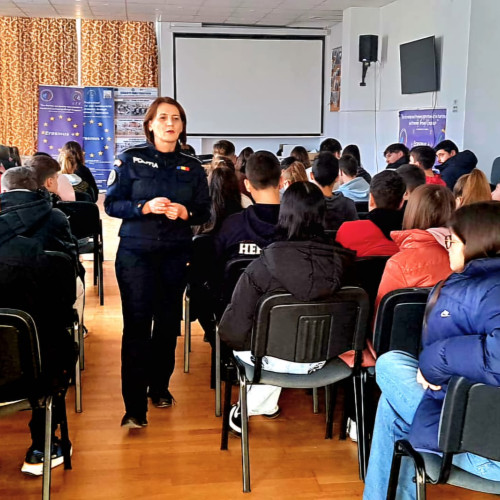 Activități de informare pentru elevii din Flămânzi
