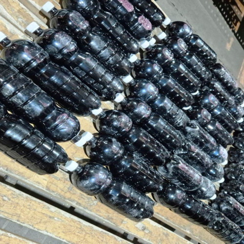 Zeci de litri de vin, confiscati la frontiera de politistii botosaneni