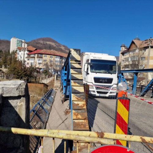 Restricții de circulație pe DN 10 la Nehoiu din cauza degradării podului
