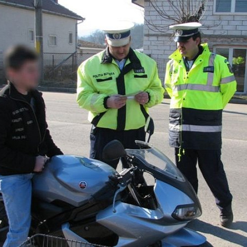 Bărbat fără permis și motocicletă neînmatriculată, prins de poliție în Satu Mare