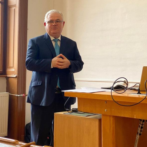 Profesor de filosofie critică durele alegerile prezidențiale din România