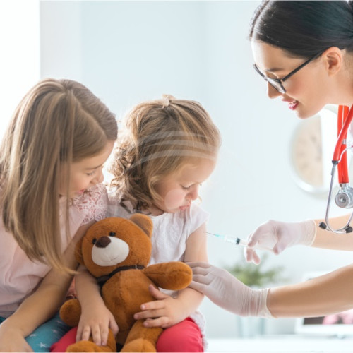 Tot mai mulți părinți din România aleg să nu vaccineze copiii