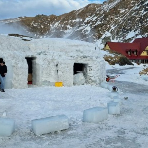 Hotelul de Gheata din Muntii Fagarasului, inchis prematur din cauza caldurii