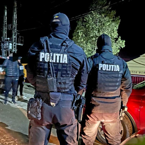 Percheziții în mai multe orașe, vizate infracțiuni grave