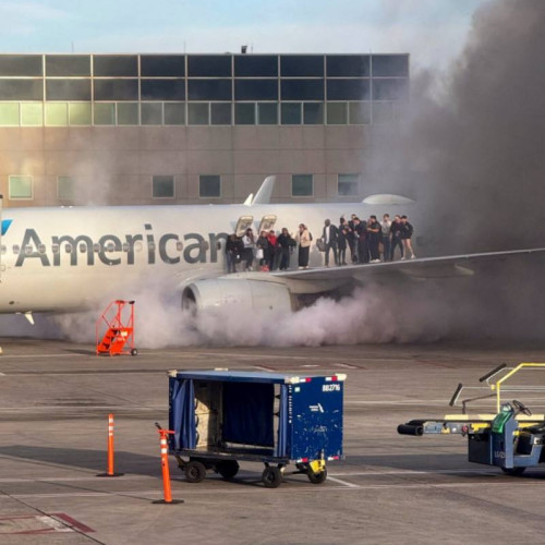 Avion American Airlines, cuprins de flăcări pe aeroportul din Denver