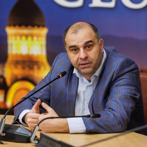 Viceprimarul Dan Ștefan Țarcă anunță întârzieri în modernizarea parcurilor din Cluj-Napoca