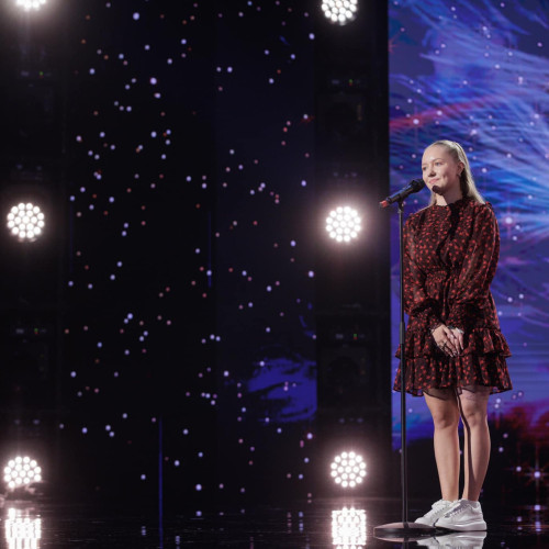 Alexia Tudose, fata din Botoșani cu o poveste emoționantă, pe scena de la Românii au talent