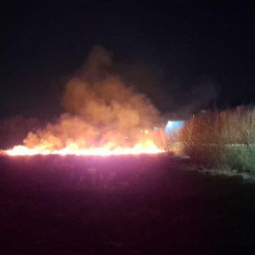 Pompierii intervin pentru stingerea a trei incendii în județul Botoșani