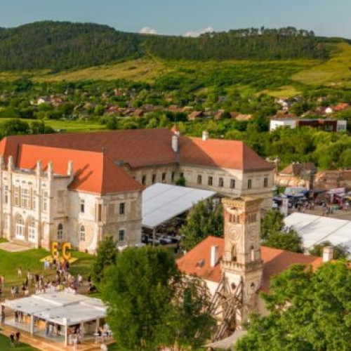 Consiliul Județean Cluj propune achiziția unui teren pentru parcarea Castelului Banffy