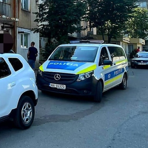 Scandal în Dorohoi: Un tânăr agresiv a lăsat doi răniți și o mașină avariată