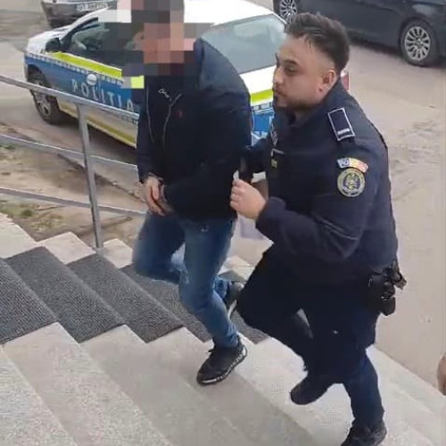 Bărbat din Botoșani a intrat peste altul în casă și a distrus bunuri