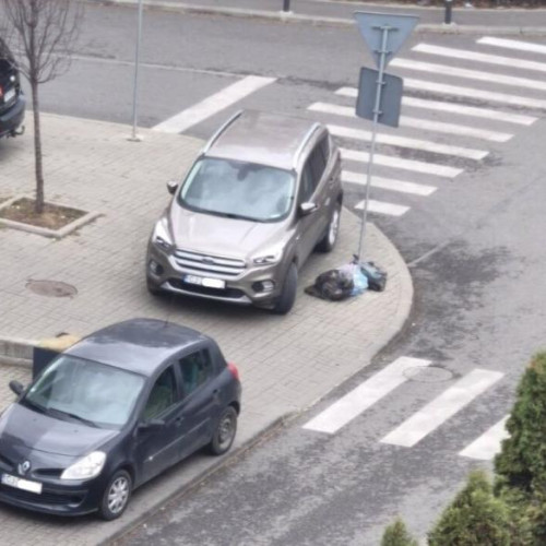Tupeul în trafic: mașini parcate pe trotuar în Cluj-Napoca