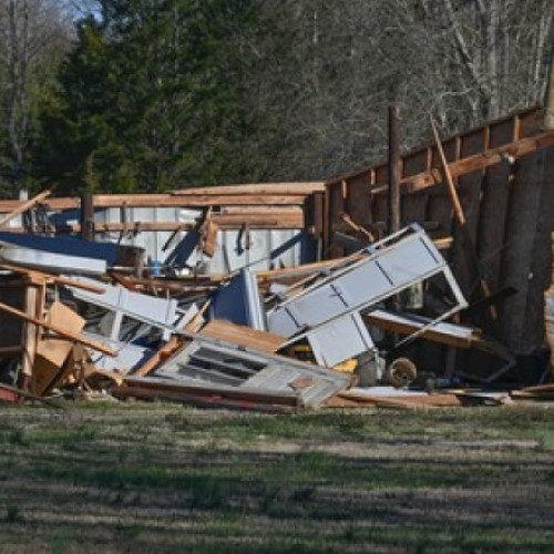 Furtuni și tornade devastatoare în centrul și sudul SUA