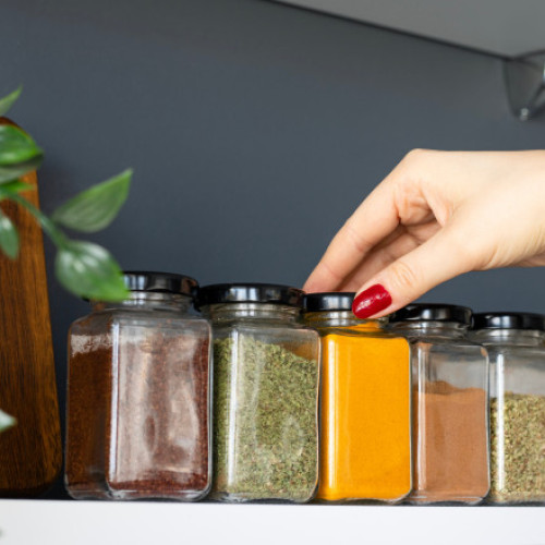 Condimentele și ierburile aromatice: cum le păstrăm mai bine