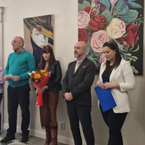 Vernisaj de artă la Casa Zamfirescu, cu expoziția „Feminitate cromatică”