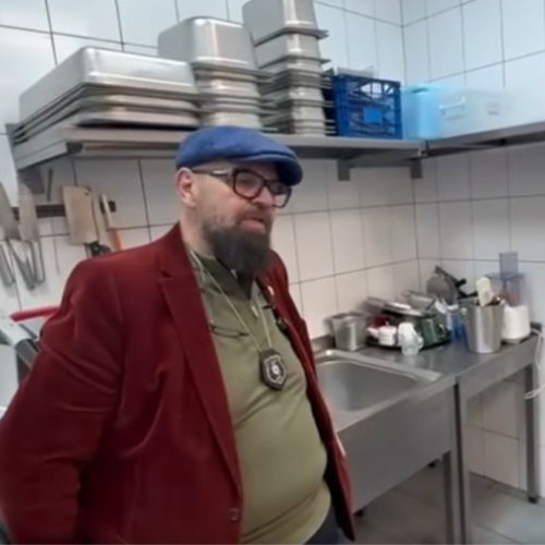 Probleme serioase descoperite la fast food-urile din Arena Mall Bacău