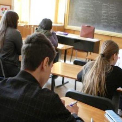 Elevii de clasa a VIII-a încep simularea Evaluării Naționale