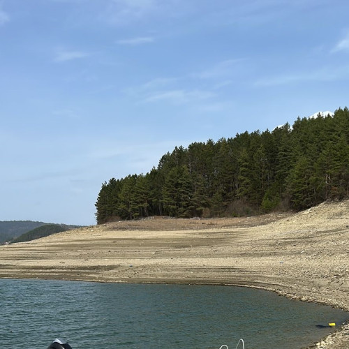 Intervenție pe Lacul Bicaz pentru căutarea unui bărbat dispărut