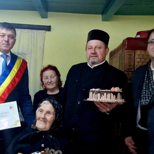Bunica Maria Opri a împlinit 100 de ani, un exemplu de demnitate și înțelepciune